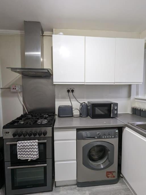 3 Bedroom Apartment Sleeps 8 Эдинбург Экстерьер фото